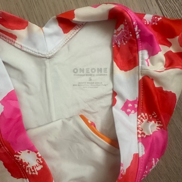 ONE ONE swimwear bikini set, top worn once bottom never worn - Picture 4 of 5